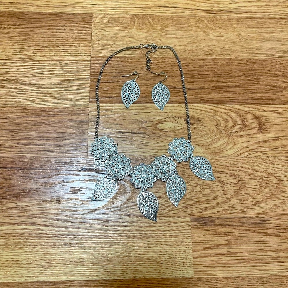 Elegant Silver Leaf Jewelry Set